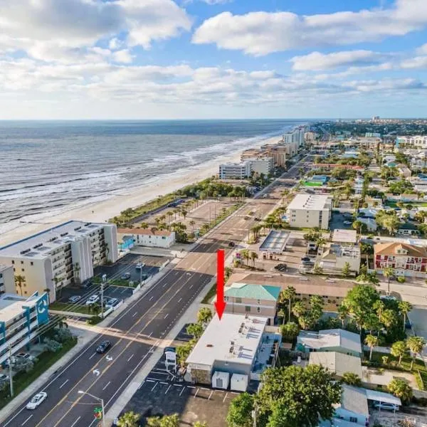 Sunset Beach Suites at Madeira Beach! Pet Friendly Beach Getaway!- Suite 1, hotel v destinaci St Pete Beach