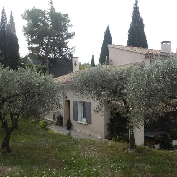 2 chambres au calme Villa Chrisma Provence, hotell sihtkohas Orgon