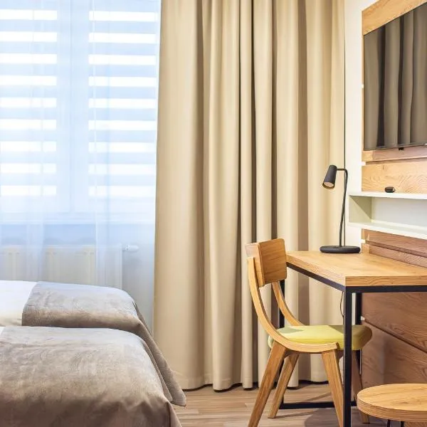 NOVY Hotel: Zielona Góra şehrinde bir otel