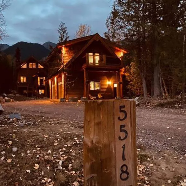 Ski-In Chalet: Private Hot tub, Bonus Bunk House, hotel in Fernie