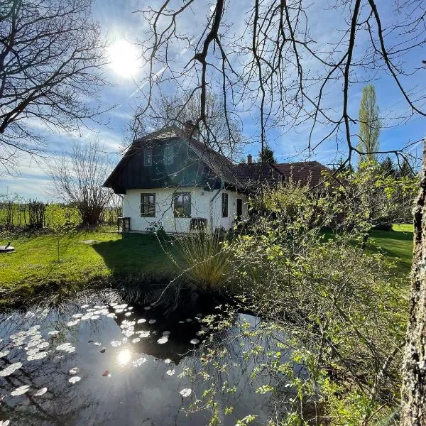 Őrségi Mi Kis Házunk vendégház, hotel v destinaci Szalafő