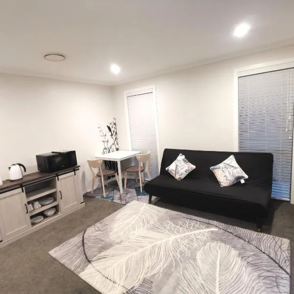 Stylish Private Guest House Ensuite -Private Bathroom & Spacious Private Lounge, hotel v destinaci Rolleston