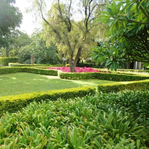 Rose and Ivy Cottages, Hotel in Louis Trichardt