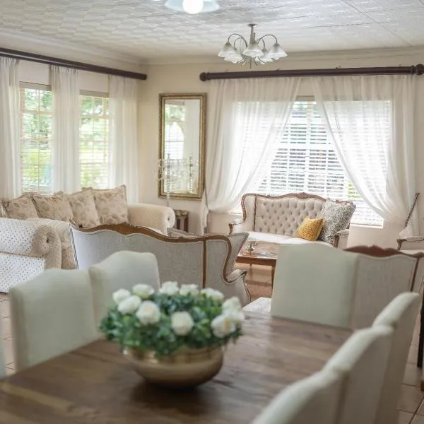 Rose and Ivy Cottages, hotel em Louis Trichardt