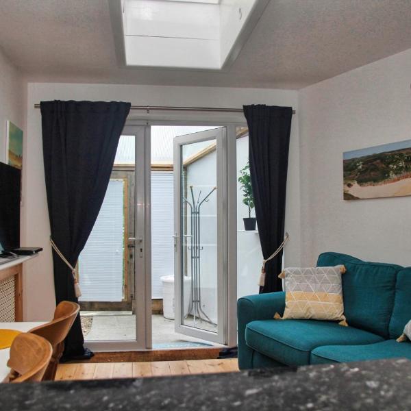 Light and airy with parking nearby, Bath