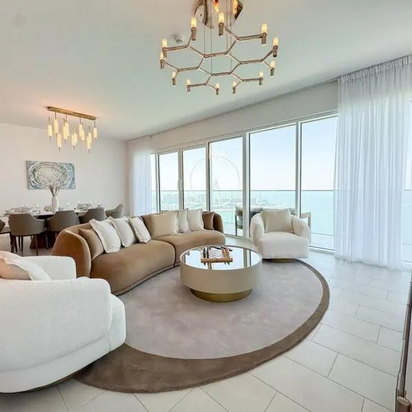 Fantastic and Rare 4BR+maid's in JBR Walk, hotel v Dubaji