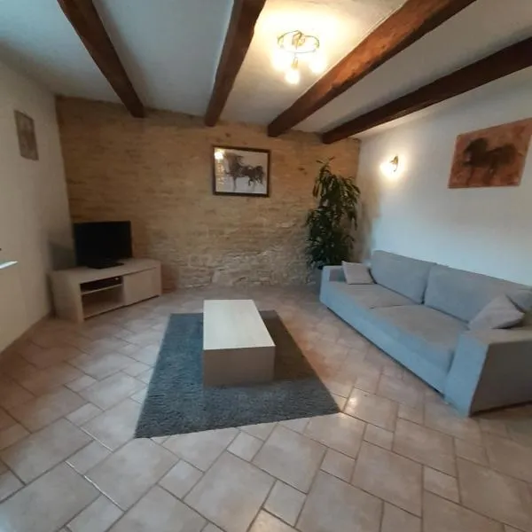 A l'OREE DU BOIS, hotel in Ville-Houdlémont