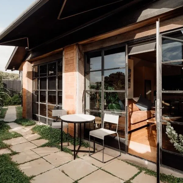 Poets corner cottage, hotel v destinaci Surf Beach