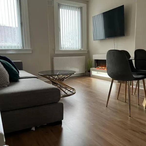 Spacious Luxury 3 Bedroom Flat in Kirkcaldy, Fife, hotel in Fife