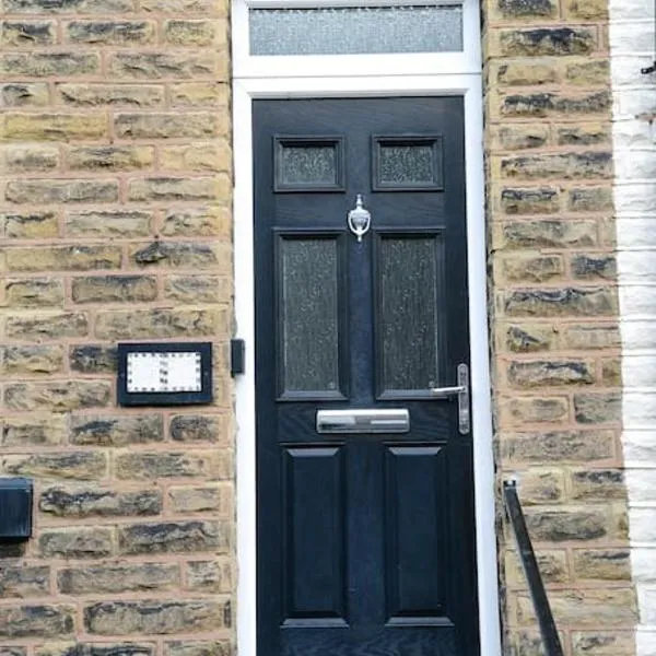 Delightful 2 bed town centre house, sleeps 4, hotel in Barnsley