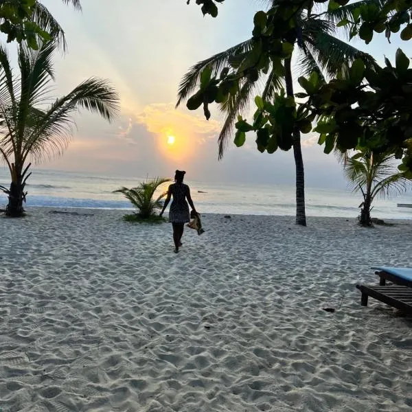 Diani Sun Beachfront Studio, hotel in Ukunda