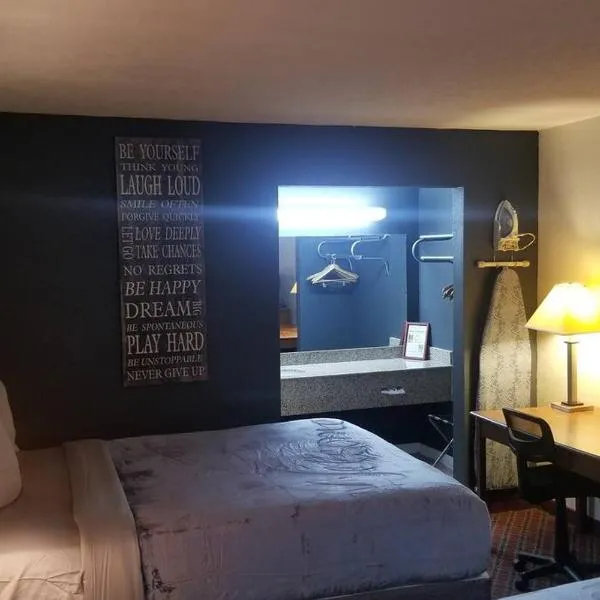 OSU Queen Bed Hotel Room 117 Wi-Fi, hotel a Stillwater