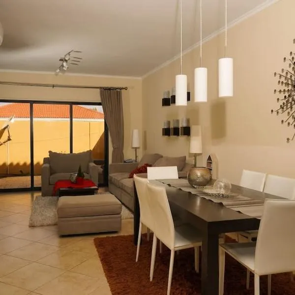 Spectacular house in gold coast, hotel en Palm-Eagle Beach