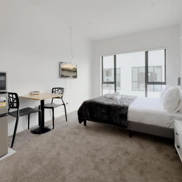 Cozy One-Bedroom Getaway in Takanini, hotel in Auckland