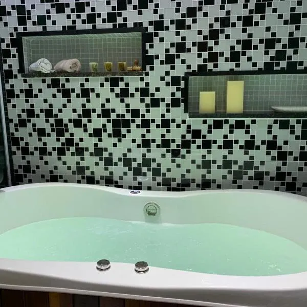 Maravilhoso apartamento 2 quartos com ofurô Porto da Barra Salvador Summer Barra Flat, Hotel in Salvador