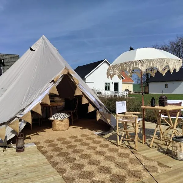 Luxury Tent with Restroom and shower, close to the Beach, hotel in Ystad