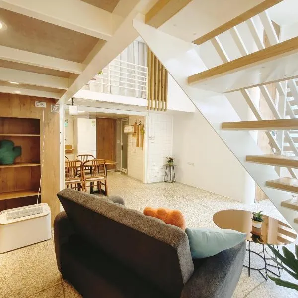 白小美輕旅民宿 市中心 新開幕特惠 可包棟, hotel en Magong