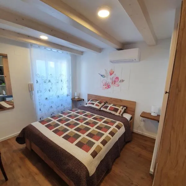 Room CS Cres, hotel in Cres