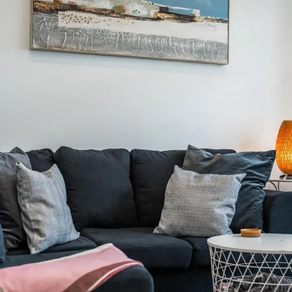 Entire 3 Bedroom House in London - Canning Town, City Airport, London ExCel, hotel v Londýně