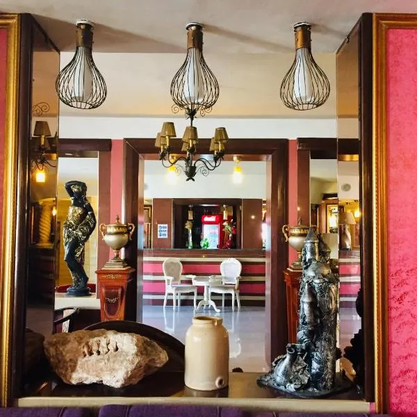 Hotel Les Ambassadeurs, hotel v destinaci Oran