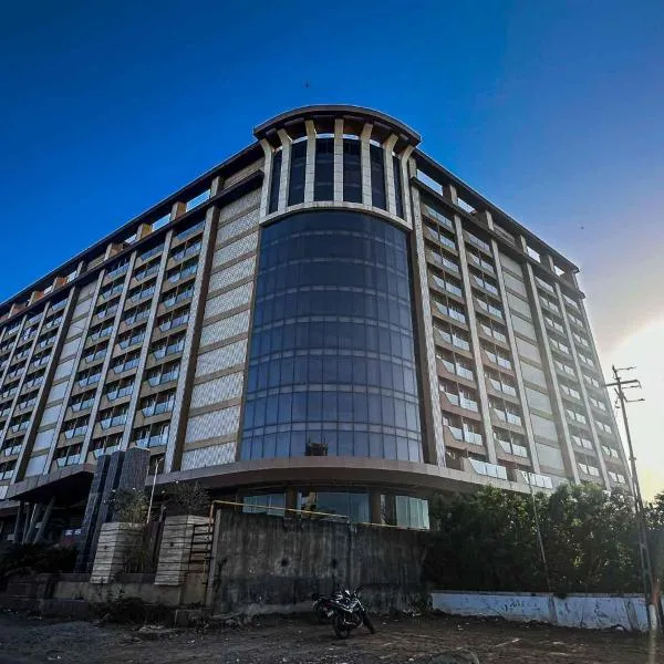 Ambition studio apartment at weekend address, ξενοδοχείο σε Bhatha