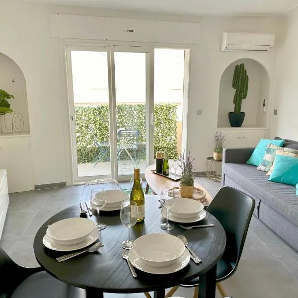 Cannes CROISETTE - plages - palais - bord de mer - Appartement moderne et lumineux avec balcon, hotel v Cannes