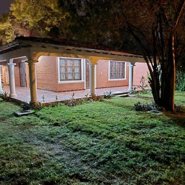 Casa familiar estilo colonial a metros del lago, hotel v destinaci San Bernardino