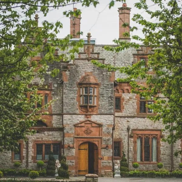Caer Rhun Hall Hotel, готель у місті Конві