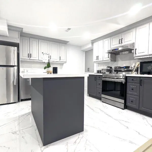 Urban Haven: 2BR/2BA+Office, Kitchen, Dining, hotel in Newcastle