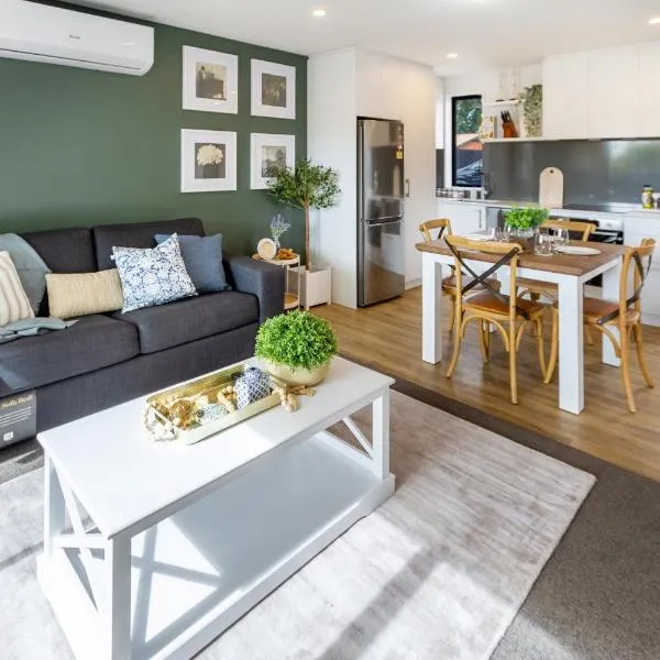 Lovely in Linwood: 2BR Beauty, hotel in Christchurch
