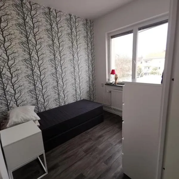 Central boende med gång avstånd till centrum och lasarettet, hotel v destinaci Motala