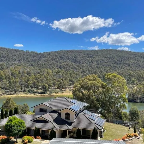 Blackstone Lakeside 4 Bedrooms 2 Bathrooms, hotel en Hadspen