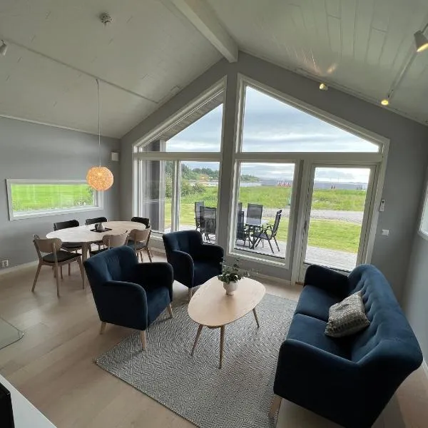 Moderne feriehus i Bud, hotel in Bud