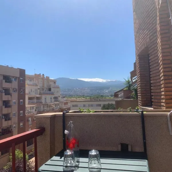 Apartamento, Piccolo Mare, junto centro, vistas Sierra Nevada: Granada şehrinde bir otel