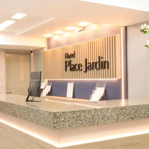 Hotel Place Jardin, hotel a Garanhuns