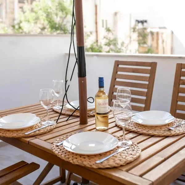 Brand New 2 Bed 2 Bath Apartment In Sliema By The Sea, hotell sihtkohas Sliema