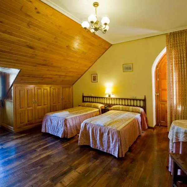 Hotel Restaurante La Casilla, hotel v destinaci Cangas del Narcea