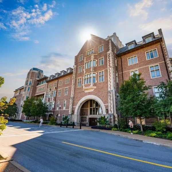 The Knight Center at Washington University, hotel in University City