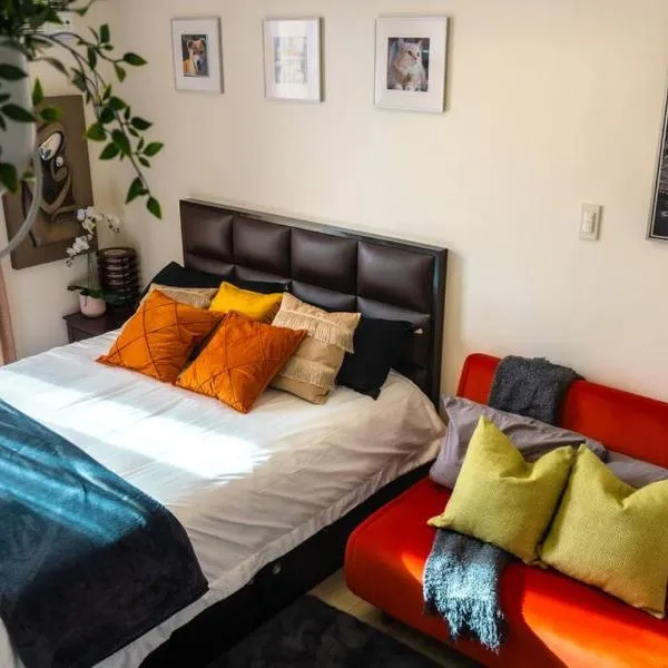Luxury Resort Condo in Pasig FastWifiPoolSmartLock, hotel in Manila