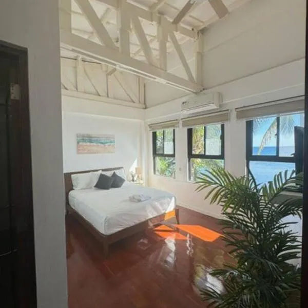 ZenStay Retreats Private Luxury Beach House Rental, hotel in Pandan
