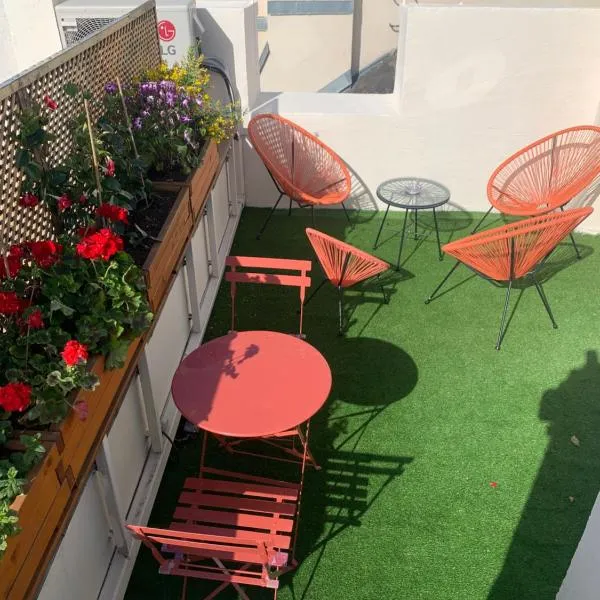 VUE SUR LA SEINE, hotel in Paris