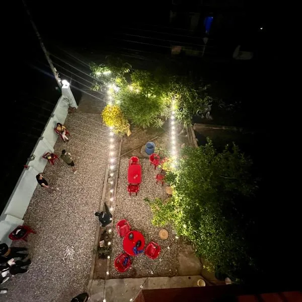 Paris Guest House Airport, hôtel à Bharatpur