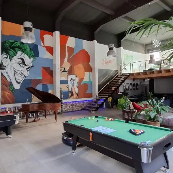 Stunning Industrial Loft in a former Power Plant, hotel v destinaci Essen