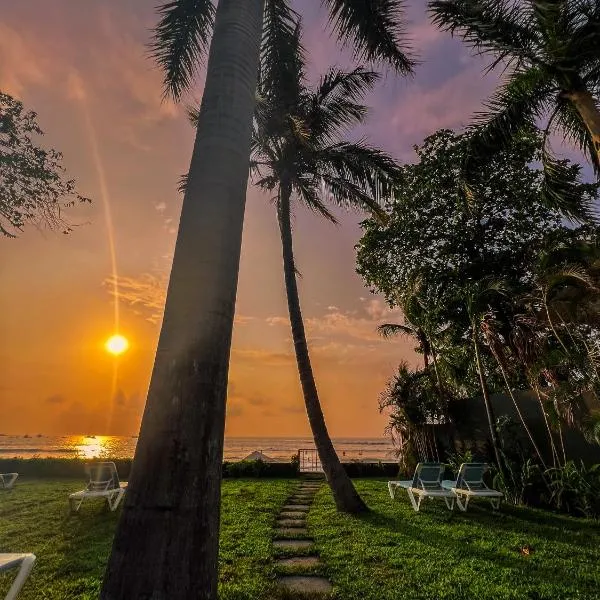 Perla de la Playa Beachfront Hotel、タマリンドのホテル