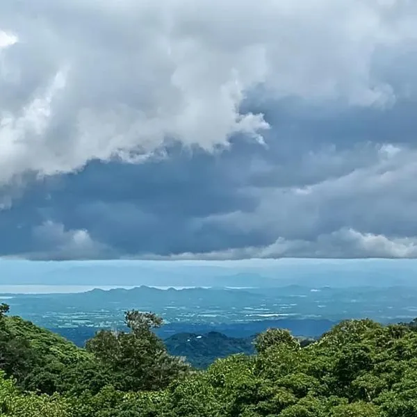Casa Urraca, Magnífica Vista al Océano Pacífico, hotel in Monteverde Costa Rica