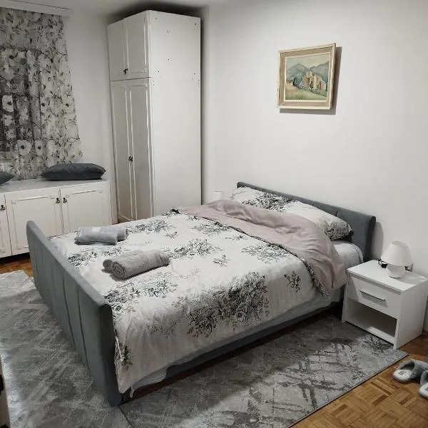 Apartman NINASTA，位于皮罗特的酒店