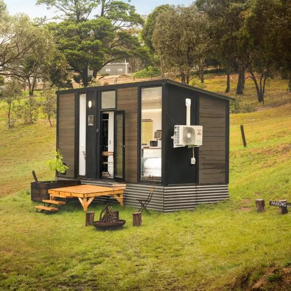 Acre Away by Tiny Away, hotel in Kangaroo Ground