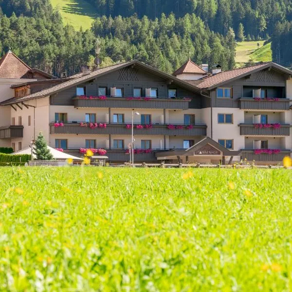 Hotel Tannenhof, hotel en Brunico