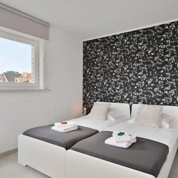 Huswell - Spacious bungalow with garden near the beach & sea, hotel in Middelkerke