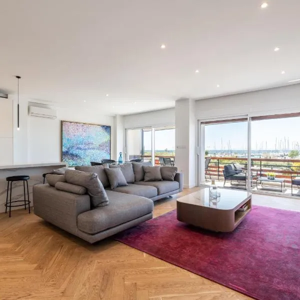 Stunning Athens Riviera 3 BD Apt、アテネのホテル